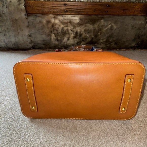 NWT Dooney & Bourke Florentine Domed Satchel in Natural - Picture 6 of 10